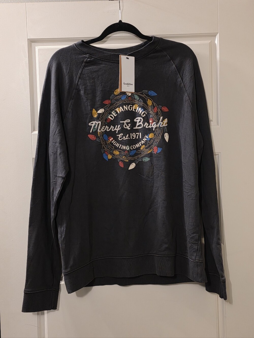 Goodfellow & Co Black Crewneck Sweatshirt with Wreath Christmas Graphic Size M
